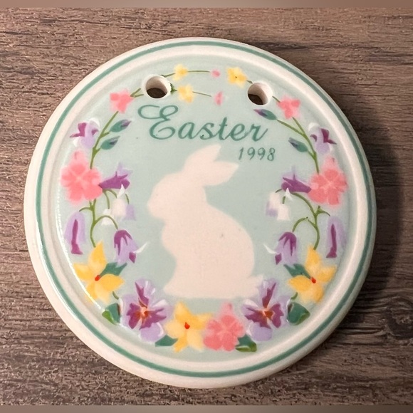 Longaberger 1998 Easter Bunny Tie-on accessory for your Spring Basket - Picture 5 of 6